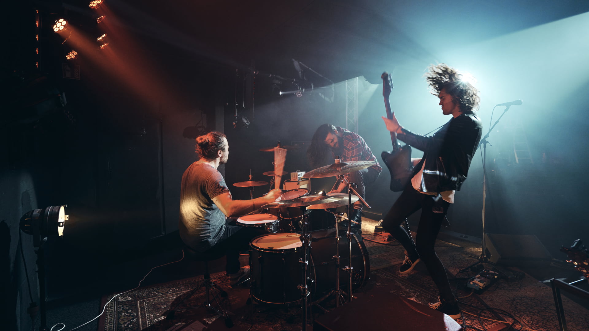 Le duo d'artistes utilise la caméra R5C 180-3D de Canon pour de superbes concerts en réalité virtuelle