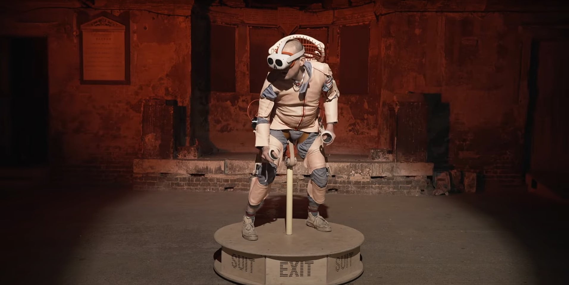 Cet exosquelette fait de la réalité virtuelle une expérience complète du corps