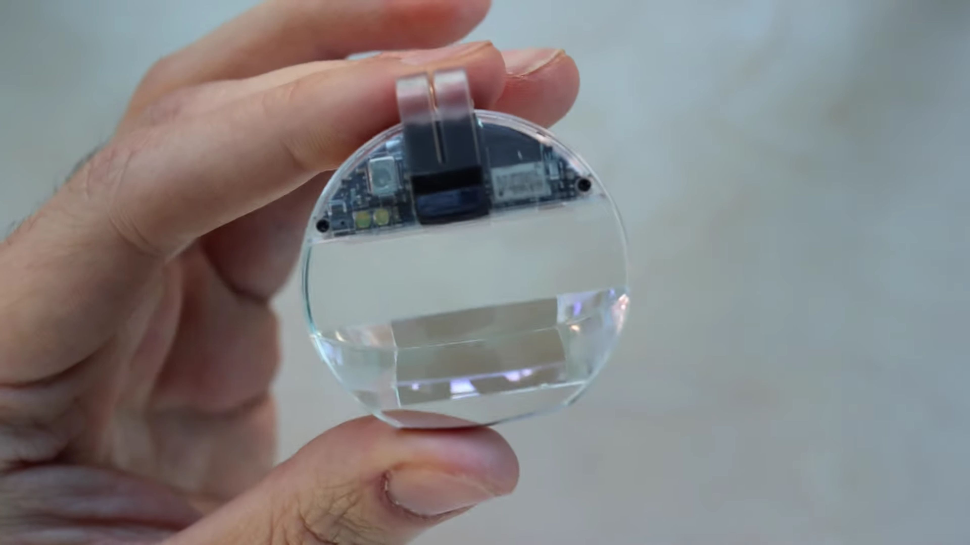 Le fondateur d'Oculus investit dans un monocle de réalité augmentée