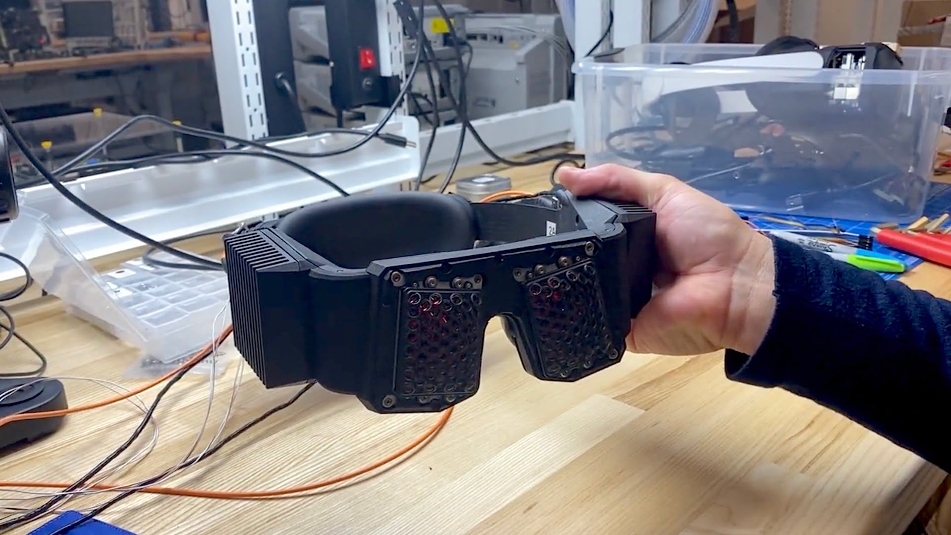 Le prototype de casque Flamera de Meta est incroyablement mince