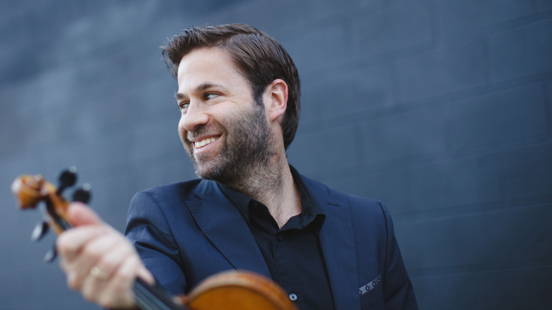 Un violoniste vedette donne un concert de réalité augmentée dans les rues de Portland