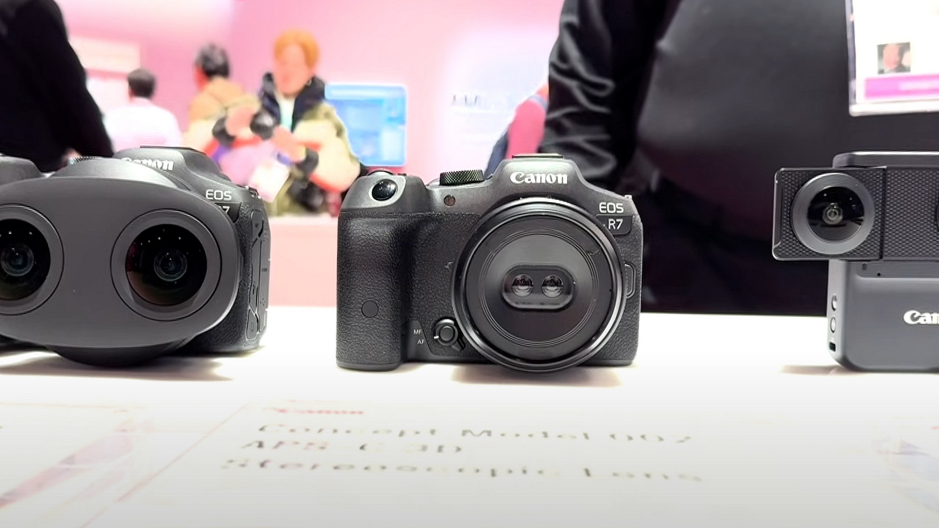 Canon dévoile des innovations passionnantes en matière d'objectifs et d'appareils photo pour la création de contenu 3D et VR