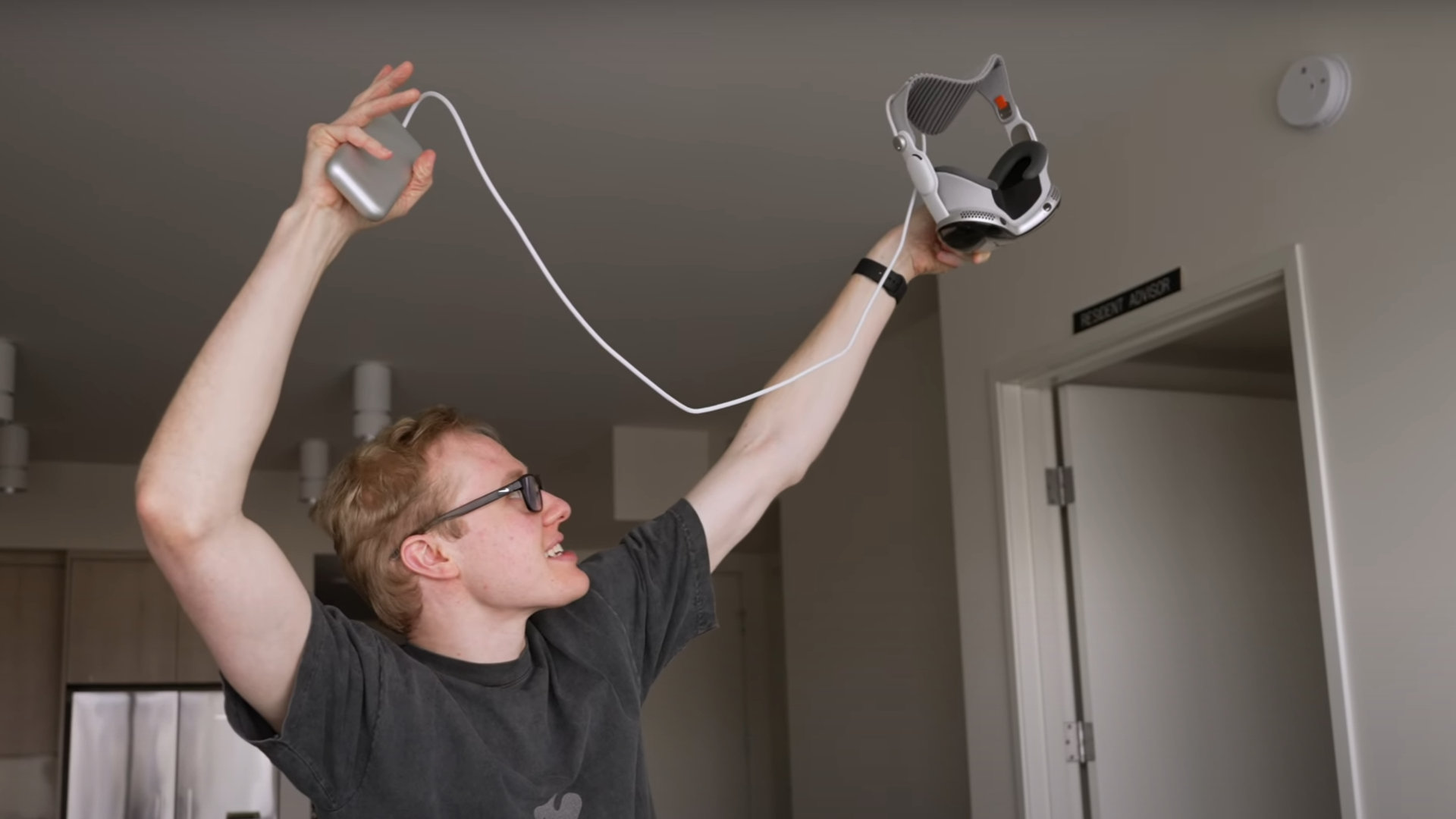Le Vision Pro d'Apple est torturé avec un test de chute extrême