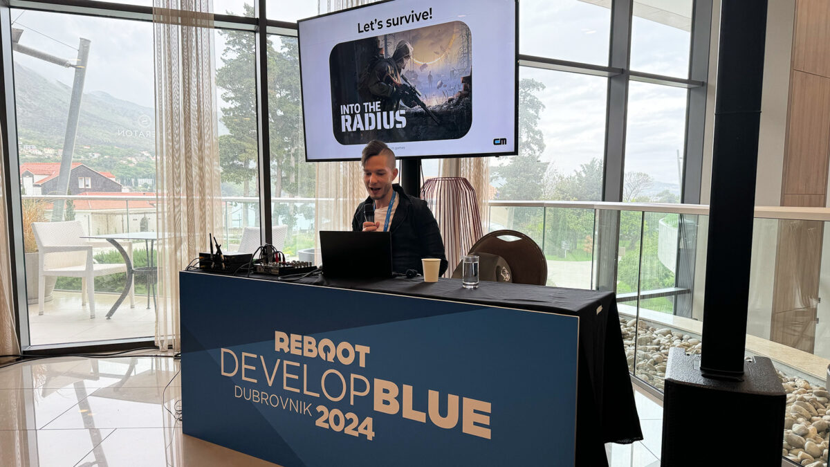 Sergei Kharchenko fait une présentation au Reboot Develop Blue 2024.