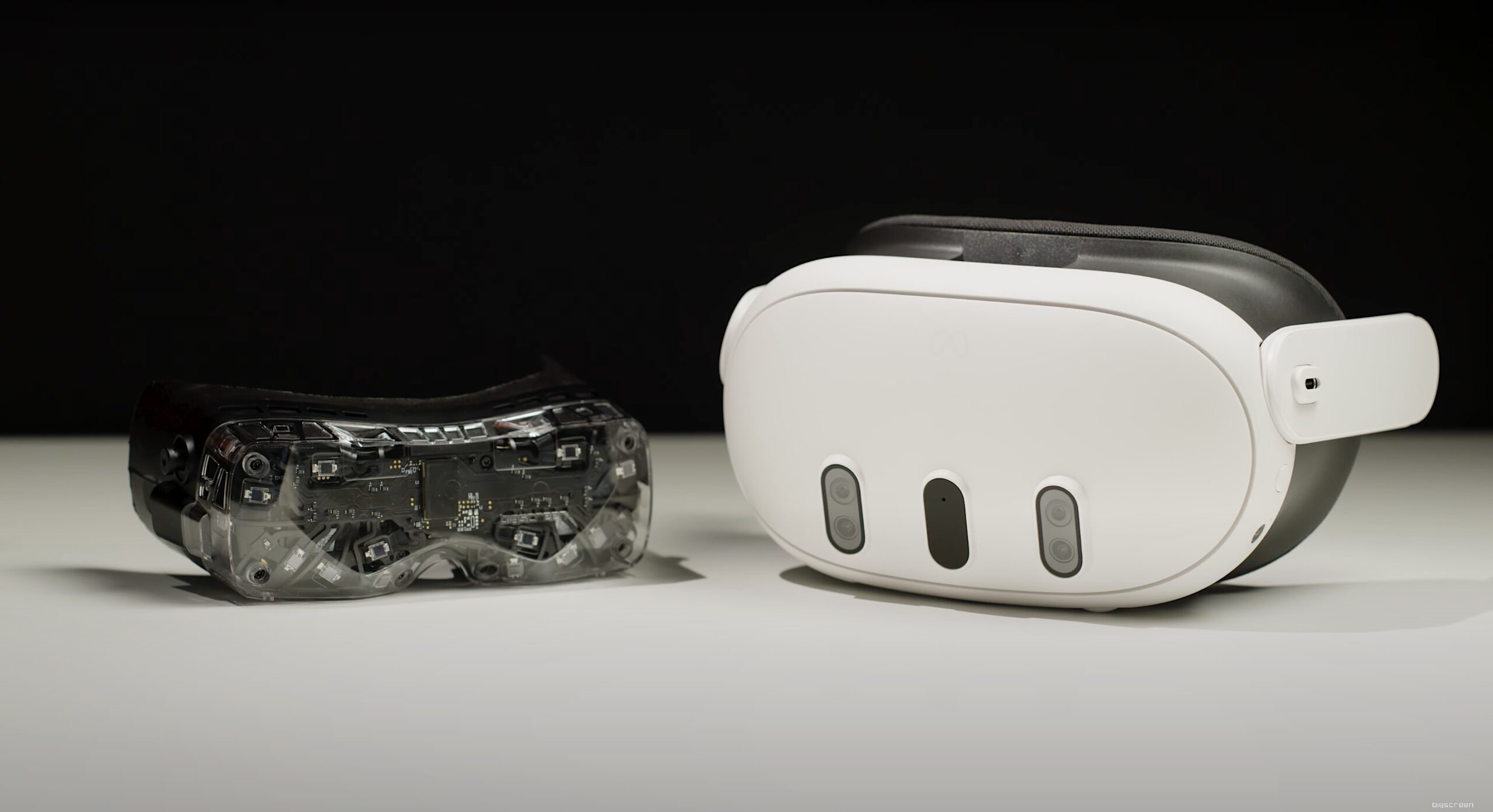 Le plus petit casque VR du monde devient plus léger et plus clair