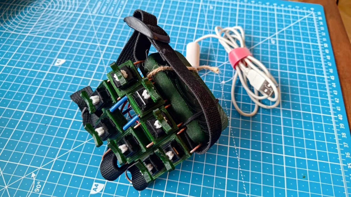 DIY haptic controller brings touch typing to Virtual Reality