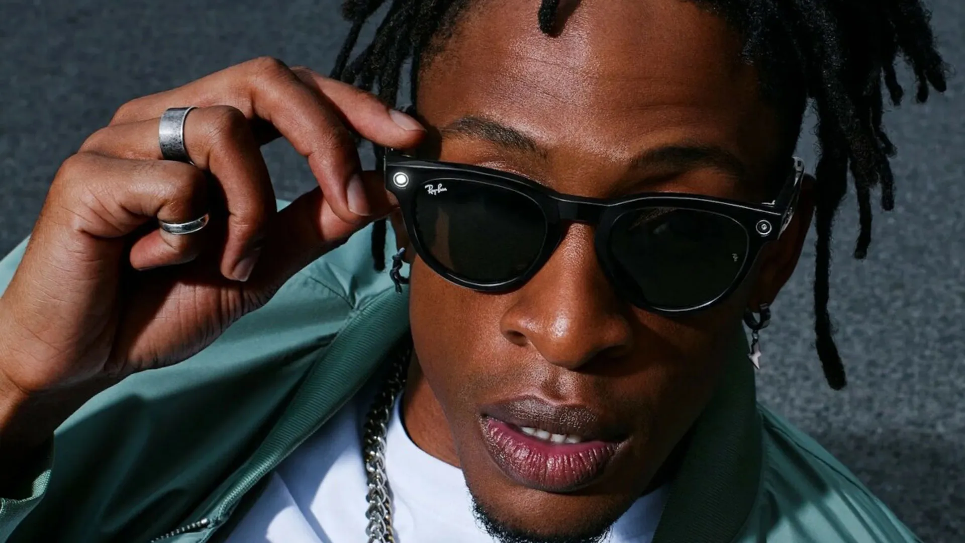 Meta fait face à un procès affirmant que les lunettes intelligentes Ray-Ban ont envoyé des images privées à des évaluateurs étrangers