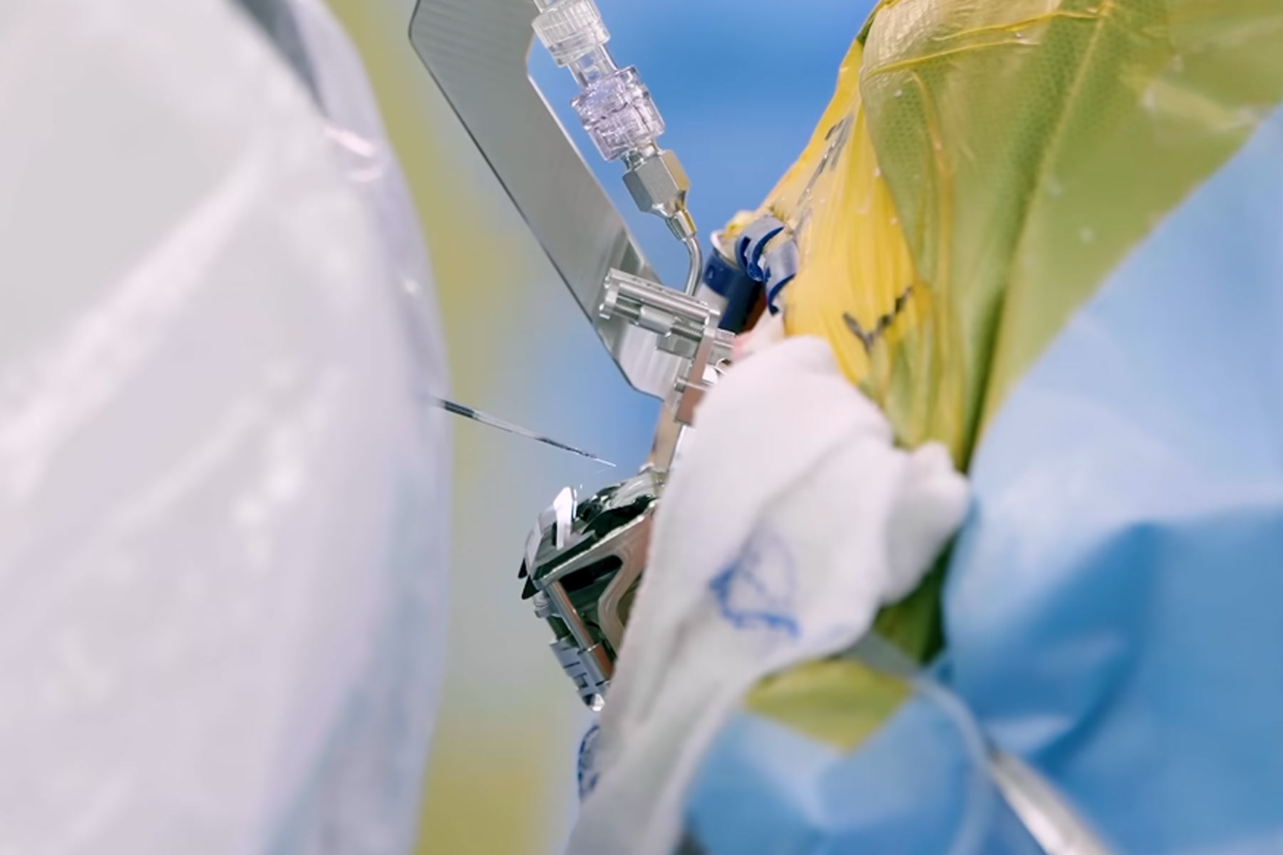 La startup Brain-chip d'Elon Musk vise l'évolutivité avec une nouvelle procédure transdurale