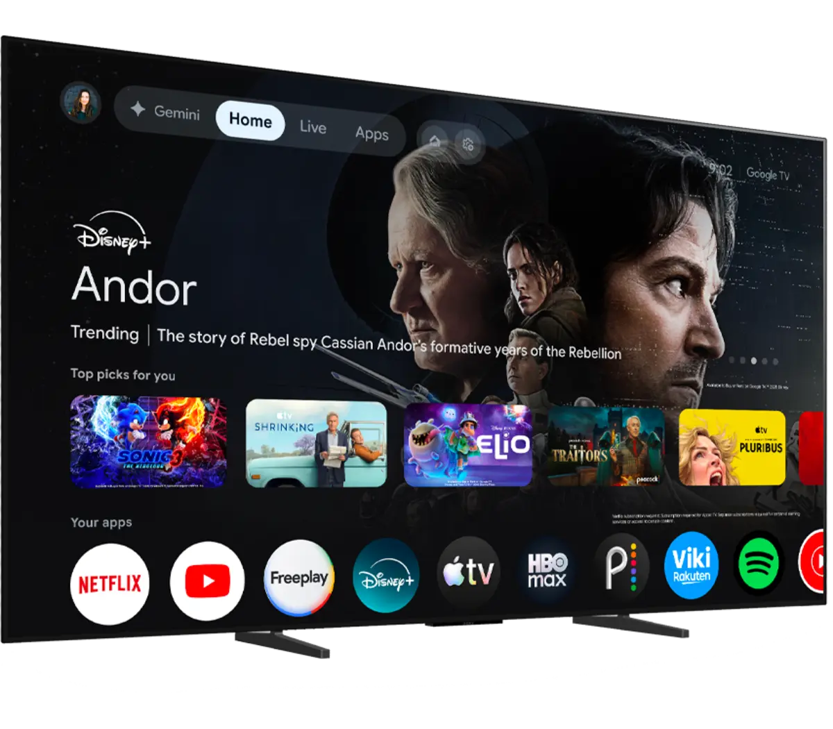 Sony K-83A60 présenté sous un angle avec l'écran d'accueil de Google TV.