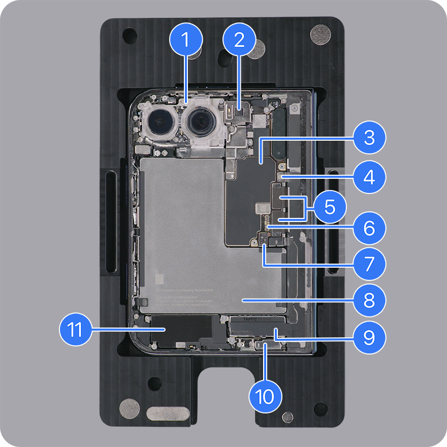 Vue interne d'Apple de l'iPhone Duo depuis le côté de la vitre arrière.
